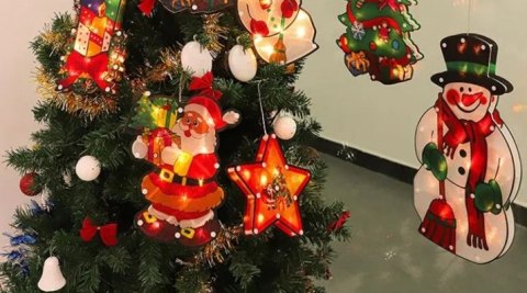 OZDOBA LED FOLIA MIKOŁAJ PREZENT LAMPKI BIAŁY CIEPŁY NA BATERIE 25CM