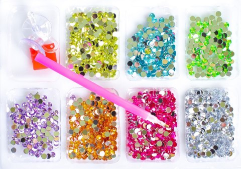 HAFT DIAMENTOWY MOZAIKA DIAMENTOWA WYKLEJANKA OZDOBY NA PLECAK BIURKO ZESZYT